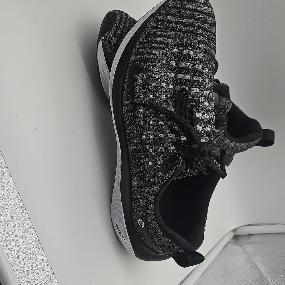 Nike Black and White Knit Women's Sneakers